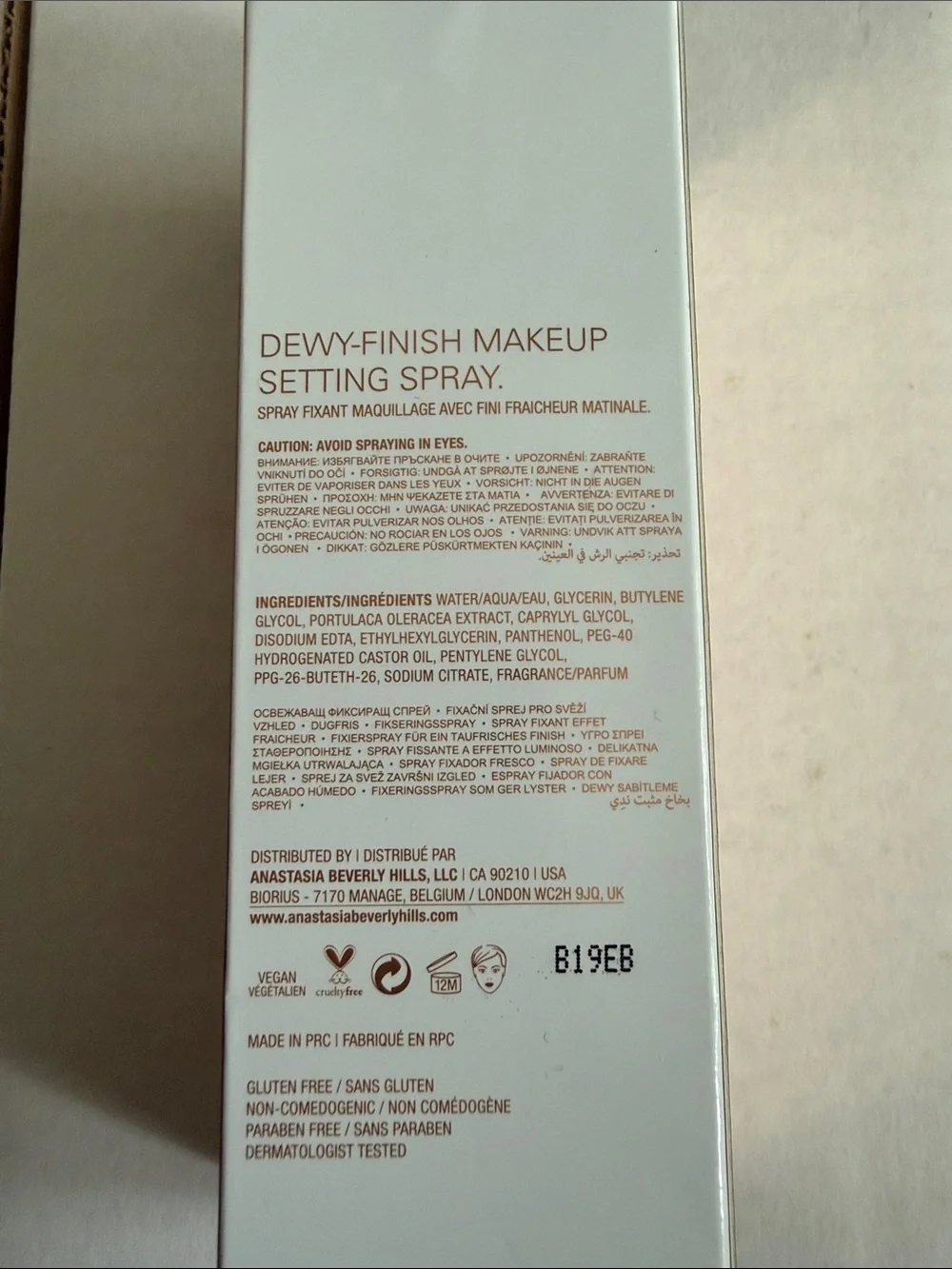 Anastasia Beverly Hills Dewy Set Setting Spray in White and Gold